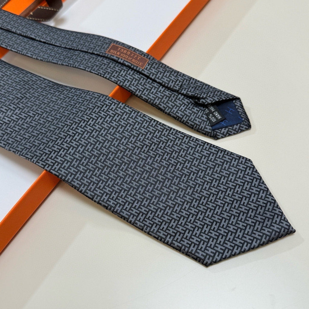 Hermès Style Men's Textured Silk Tie